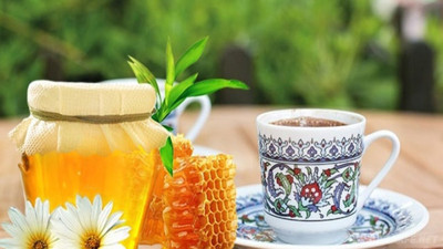 Kahveli ve çaylı balın yararları neler