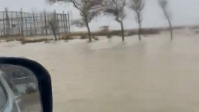 Bursa'da deniz ile kara birleşti. Sağanak yağış kenti felç etti