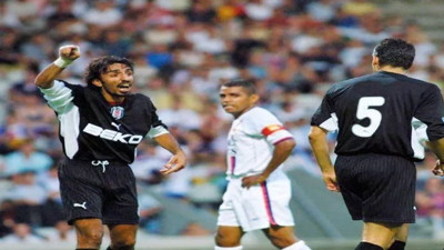 Ali Eren Beşerler Beşiktaş'ta hangi başkan adayına oy vereceğini açıkladı. Daha istekli ve hazır görüyorum