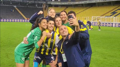 Fenerbahçeli futbolcular Beşiktaş zaferini böyle kutladı