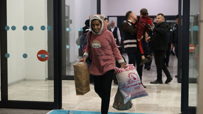 Gazze'den tahliye edilen Türkiye ve KKTC vatandaşları İstanbul'a geldi