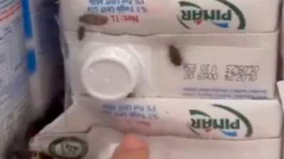 Bir market zincirinde vatandaş tarafından çekilen mide bulandıran görüntüler