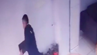 Diş tedavisini tamamlayan diş hekimine dudağı uyuşuk olduğu için saldırdı.