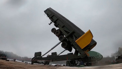 Rusya'dan tehdit gibi hamle. Roketler rampaya yerleştirildi