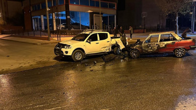 Merzifon’da pikap ile otomobilin çarpışması sonucu 4 kişi yaralandı