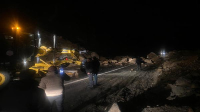 Artvin'de heyelan nedeniyle yol kapandı