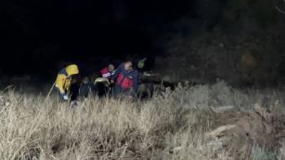 Tunceli’de otomobil uçuruma yuvarlandı: 2 yaralı