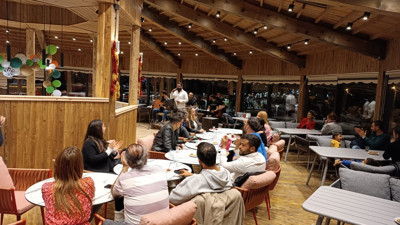 Adnan Polat'ın deprem bölgesine yaptırdığı gençlik merkezinde Öğretmenler Günü kutlandı