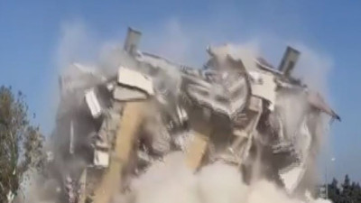 Halatla çekilen 8 katlı bina yerle bir oldu