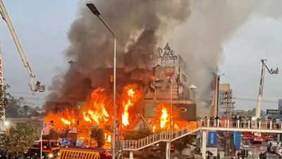 Pakistan’da AVM’de yangın. Ölü sayısı artıyor