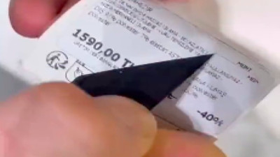 Ünlü markadan indirim oyunu. İndirimli etiketi kaldırınca gerçek fiyat ortaya çıktı