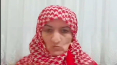 Dekolteli kadından sonra garip hareketler yapan yaşlı kadın çıtkı