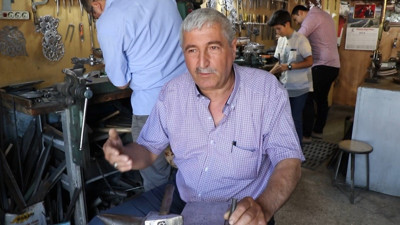 Bin yıllık gelenek yok oluyor. Kemaliye’nin son kapı tokmak ustası hayatını kaybetti