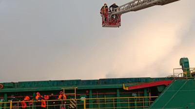 Kastamonu’da karaya oturan geminin mürettebatı kurtarıldı