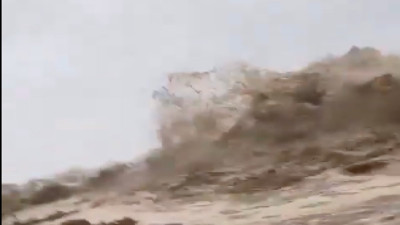 Artvin'deki Hopa-Kemalpaşa otoyolu denize karıştı.