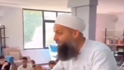 Bir hoca küçük çocuklara yaptığı konuşmayla gündem oldu: "Köpek bakılan evde bereket, huzur olmaz"