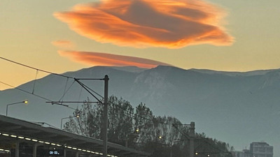 Uludağ semalarındaki mercek bulutu büyüledi
