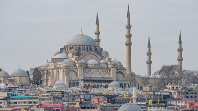 Süleymaniye Camii’nin minaresine ışık vurunca gözüken mücevherlerin sırrı