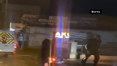 Lodos o kadar şiddetli ki yürümekte zorlandılar