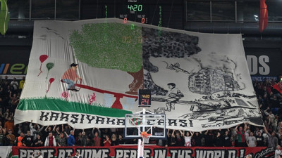 Pınar Karşıyaka tribünlerinden Gazze'ye destek