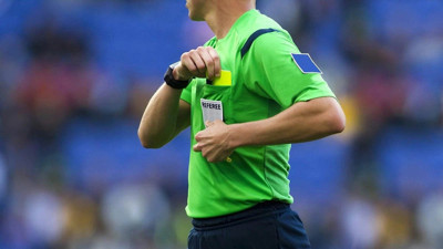 UEFA'dan jet hızında karar. Hakem yaptığı skandal hata sonrası görevinden aldı