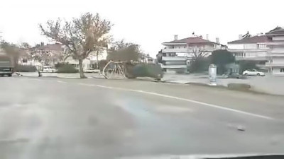 Asma köprü aşırı yağışa dayanamadı