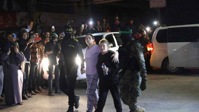 Takasın 6. gününde İsrailli bir grup rehine daha serbest bırakıldı