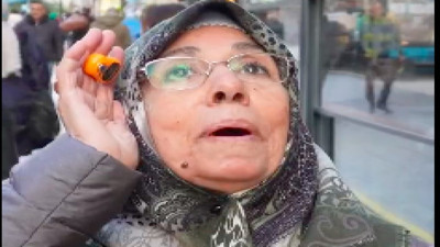 Sokak röportajında: "AK Parti'yi hiç sevmiyorum. Ezanımızı alamazlar, bayrağımızı indiremezler, Atatürk'ü de silemezler"