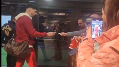 Altay Bayındır Rams Park'ta bol bol imza dağıttı