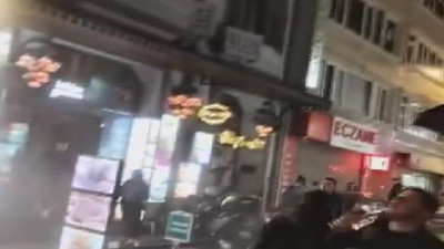 Sultanahmet'te şiddetli yağış nedeniyle tarihi bina çöktü