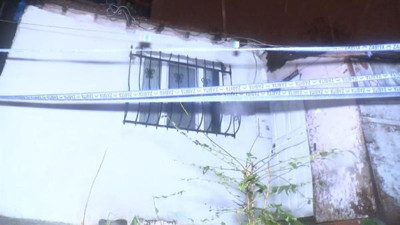 Eyüpsultan'da toprak kayması; çamurla dolan ev tahliye edildi