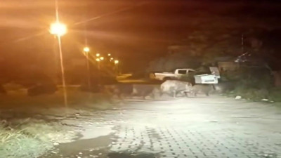 Aç kalan domuz sürüsü mahalleye indi (30 Kasım 2023)