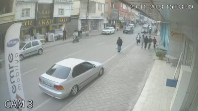 Adana'da yola fırlayan çocuğa otomobil çarptı