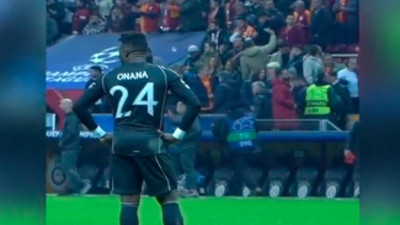 Galatasaray karşılaşması sonunda Manchester United'ın kalecisi Onana'nın hareketleri gündem oldu