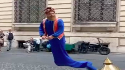 İtalya'da sokak sanatçısına Türkçe tepki verdi, bakın sonrasında neler oldu