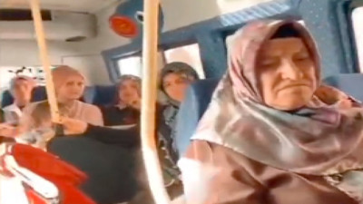 Dolmuşta mini etek giydiği için kendisine çevrilen bakışları çekti: "Otobüsün siyasi görüşü var"