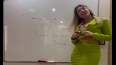 Öğretmen olduğu iddia edilen kadının kıyafetleri tepki topladı