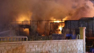 Beton kalıp fabrikasında yangın