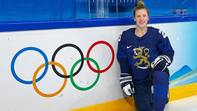 Kafasını kale direğine çarpan Fin hokeyci felç oldu