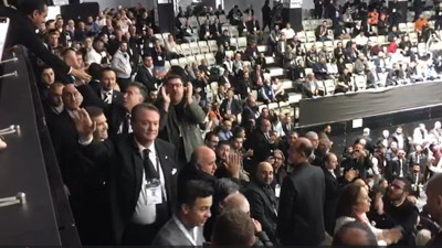 Hasan Arat salona tezahüratlarla giriş yaptı