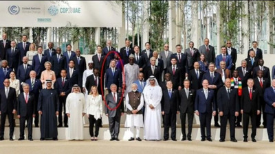 Davutoğlu'ndan Erdoğan'ın da girdiği o kareye çok sert tepki. 'Hiç mi utanmıyorsunuz'