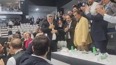 Beşiktaş'ta oy verme işlemi bitti bir anda salonda o tezahürat başladı