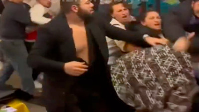 İzmir'de eğlence mekanında meydan savaşı...