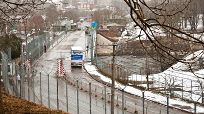 Estonya Rusya sınırını kapatıyor