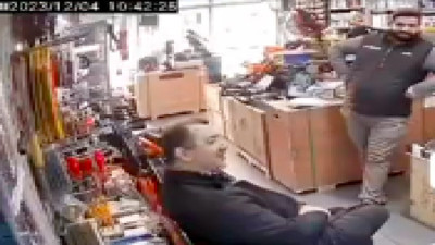 Çay önemli... Bursa'da depremde korkup kaçtı ama çayını almayı ihmal etmedi