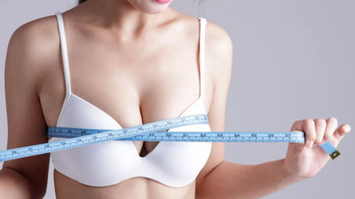 Küçük göğüslü kadın olmanın avantajları