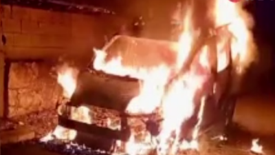 Alev alev yanan araç küle döndü