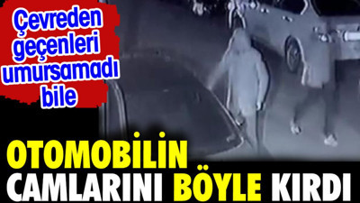 Otomobilin camlarını kırarak böyle zarar verdi. Çevreden geçenleri umursamadı bile