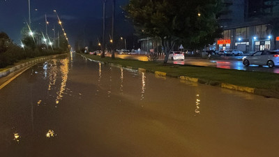 Hatay'da sağanak. Cadde ve sokaklar suyla doldu