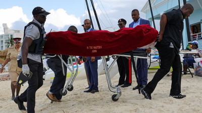 Balayında köpek balığına yem oldu. Kocası çaresizce izledi